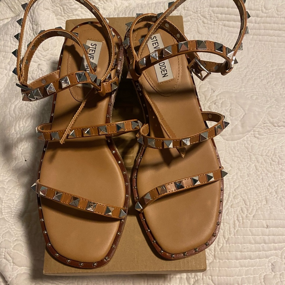 Steve Madden nude small wedge sandal with studs